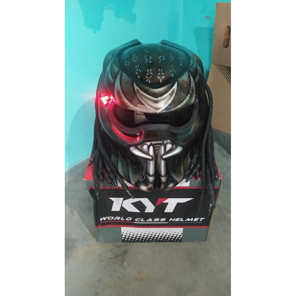 helm predator