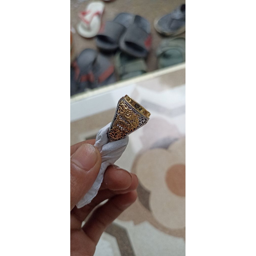CINCIN BATU PIRUS BAHAN KUNINGAN SARI MODEL TANAM MOTIF NAGA UKIR+KROM