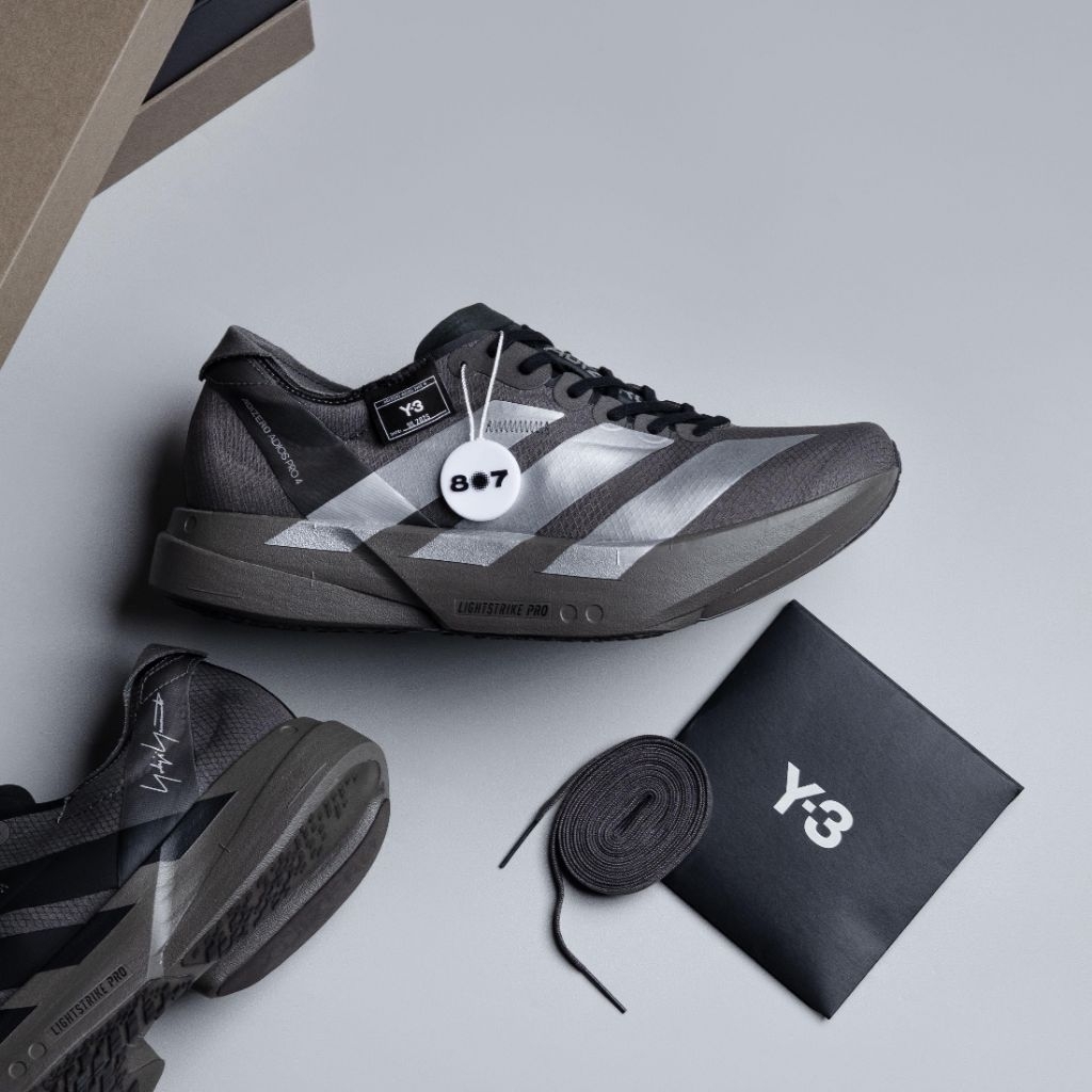 sepatu ranning y3  cowok