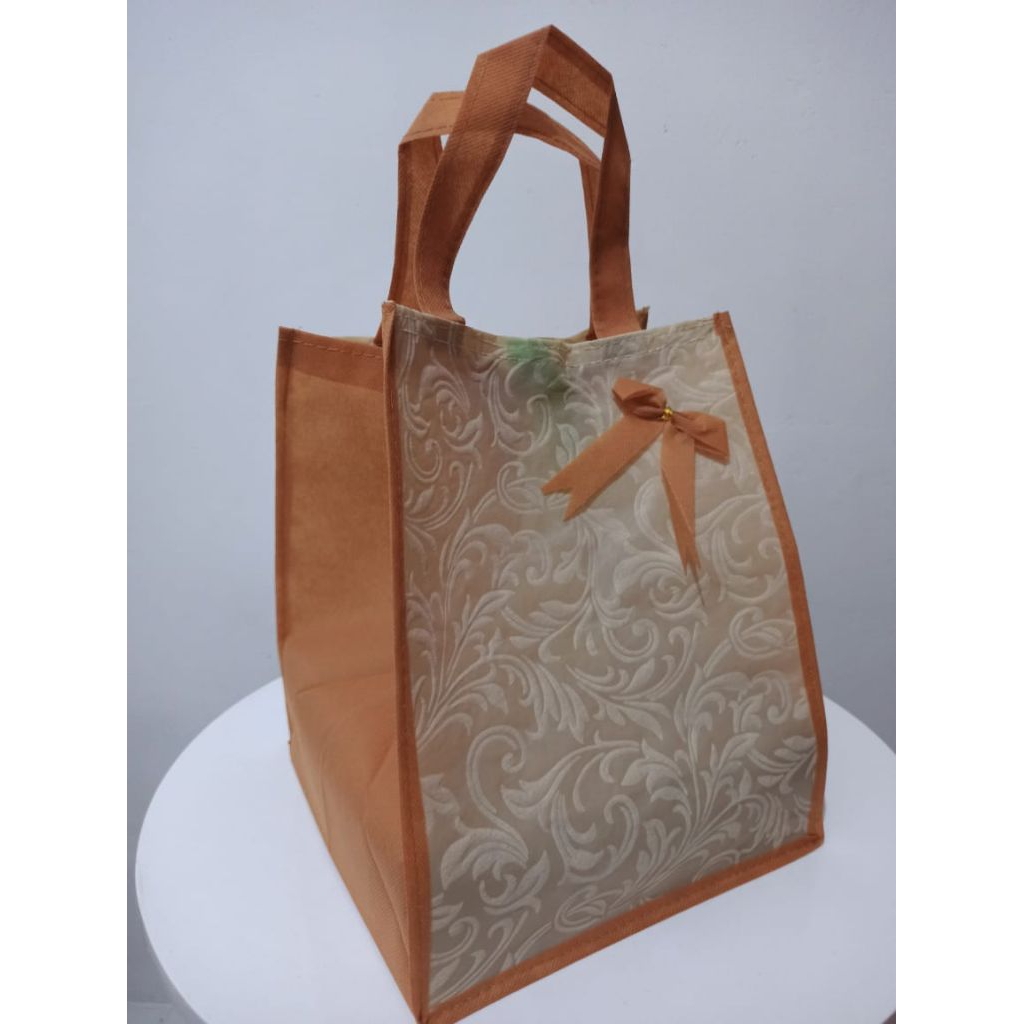 

Tas Pita Emboss isi 1 pack atau 60 pvs ukuran 22 x 22 tinggo 28 cm /tas kadp/tas hajatan/tas souvenir
