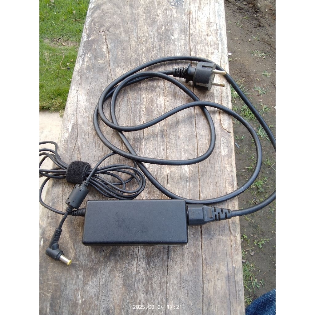 Charger Laptop Acer Aspire 4738 bekas bawaan