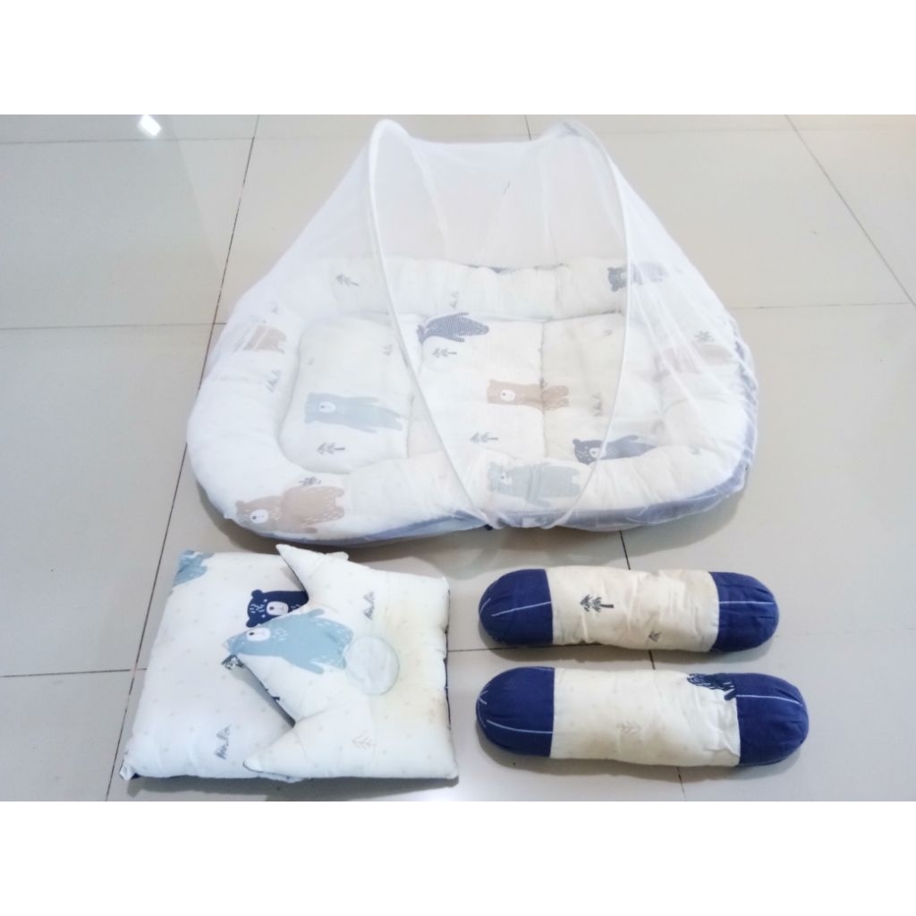 (PRELOVED) SETRIKA, SET TEMPAT TIDUR BAYI , TAPLAK MEJA DAN HANDUK BAJU
