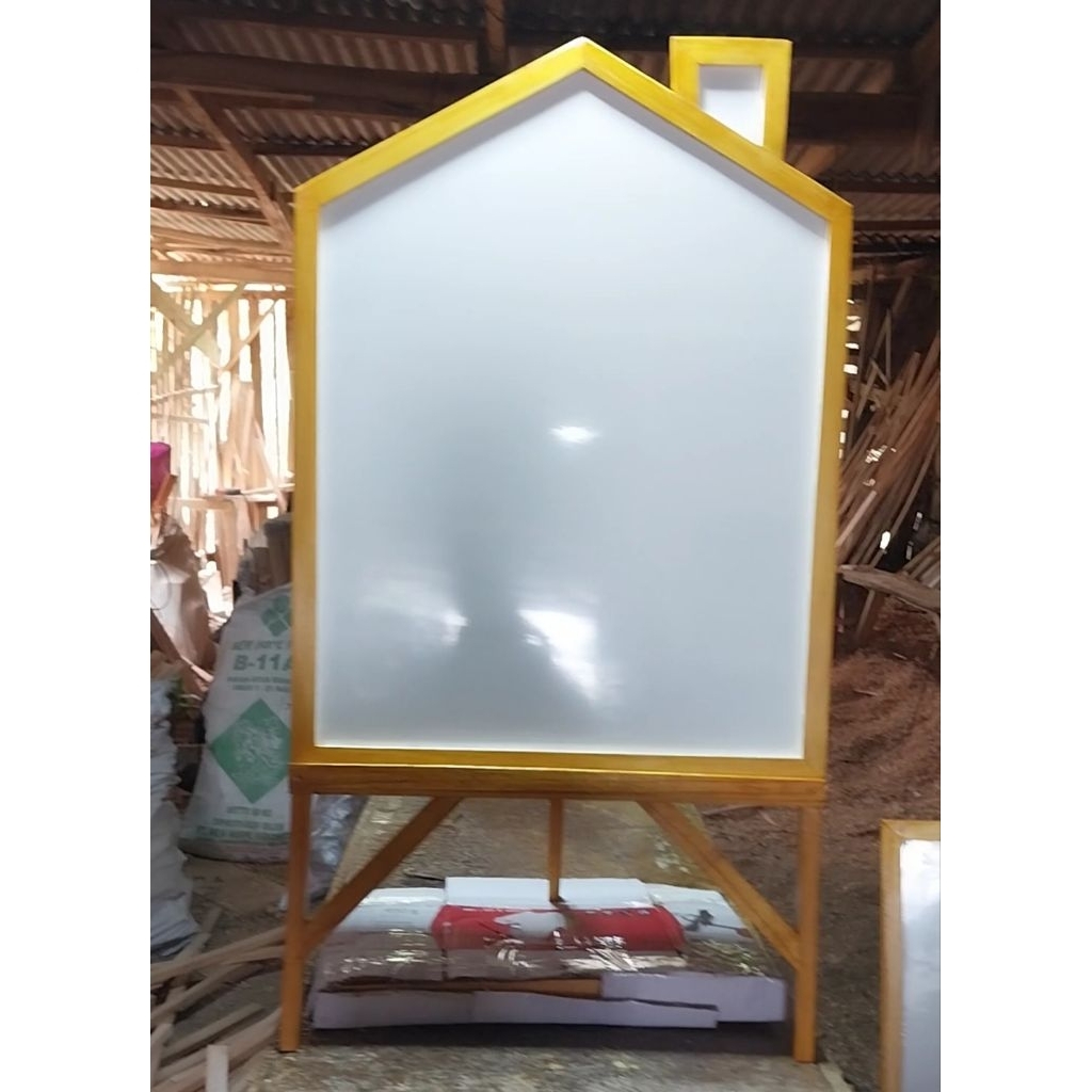 

papan tulis anak dengan ukuran besar 80x60cm +peyanga+sepidol+pengapus