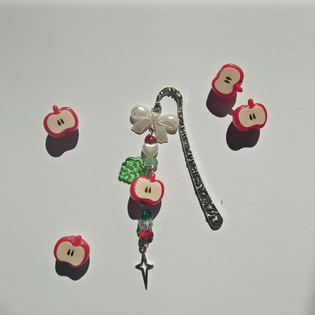 

bookmark charm aesthetic/bookmark red apple/pembatas buku lucu/pembatas buku apel/bookmark metal