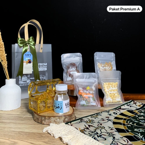 

Oleh-oleh Haji & Umroh Paket Premium A Sajadah Tas Mika Midi/Hampers/Gift Haji dan Umroh