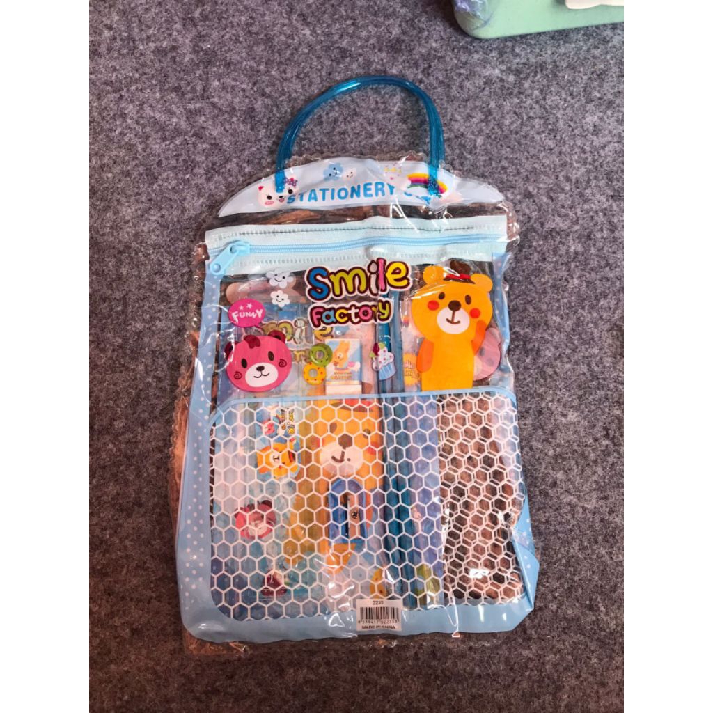 

alat tulis satu set cowo cewe