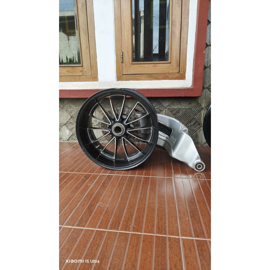 velg belakang limbah moge ducati diavel