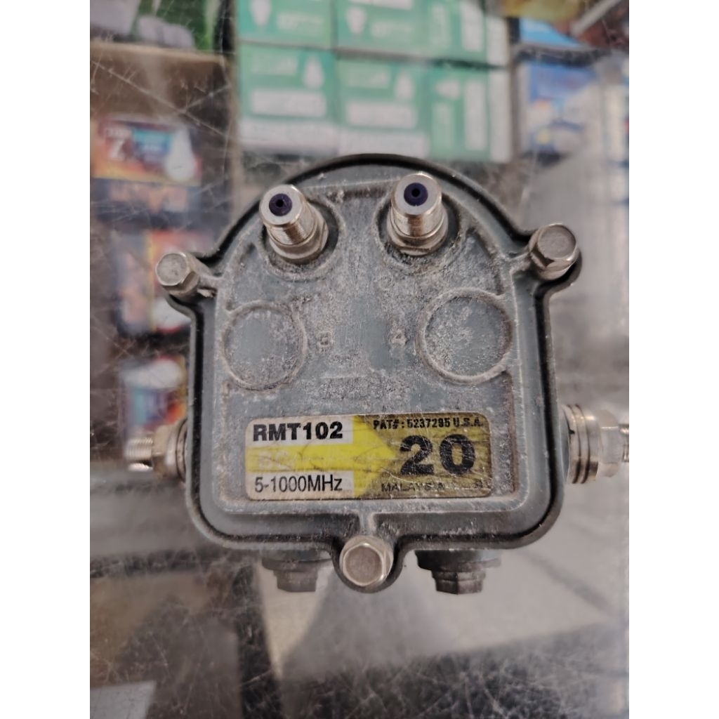 splitter outdoor catv bekas, dengan berbagai nilai redaman, cek stok yg tersedia mohon chat untuk pi