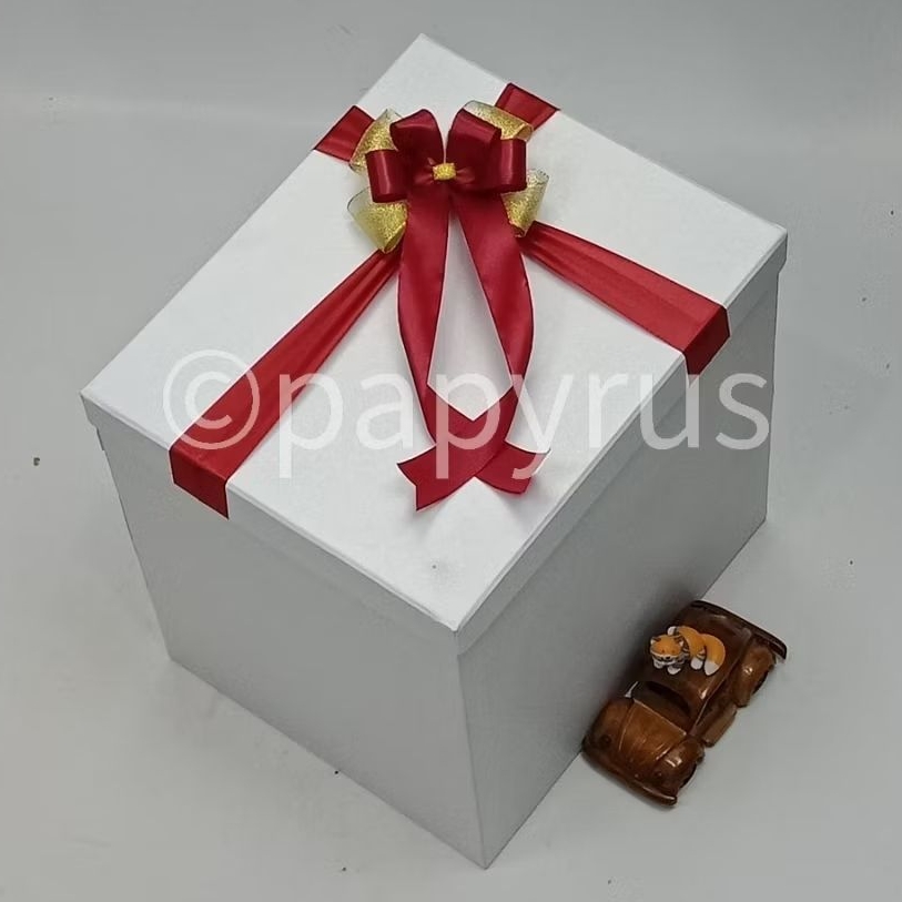 

PAPYRUS 25x30 Tinggi 30cm Kotak Kado Gift Box Hardbox Hampers Hadiah V2