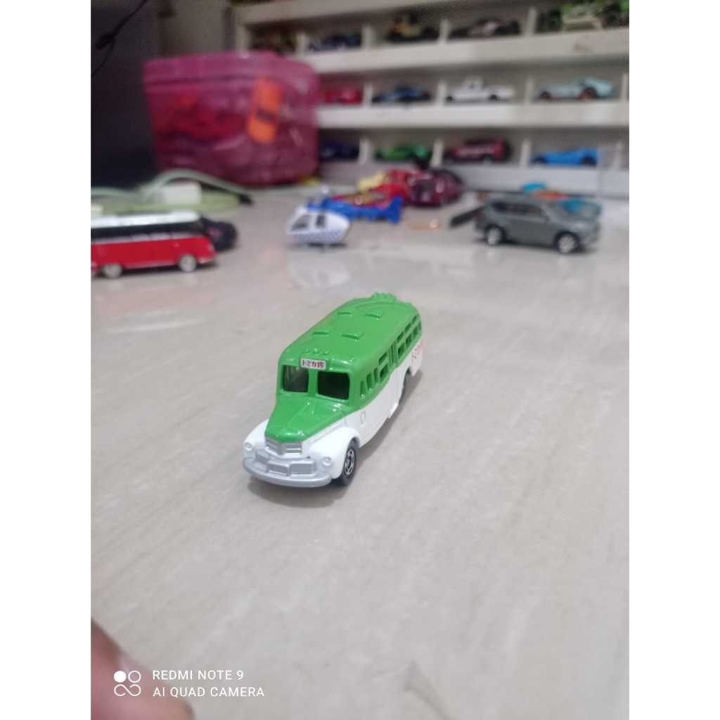 tomica isuzu Bonnet bus base besi rare loose