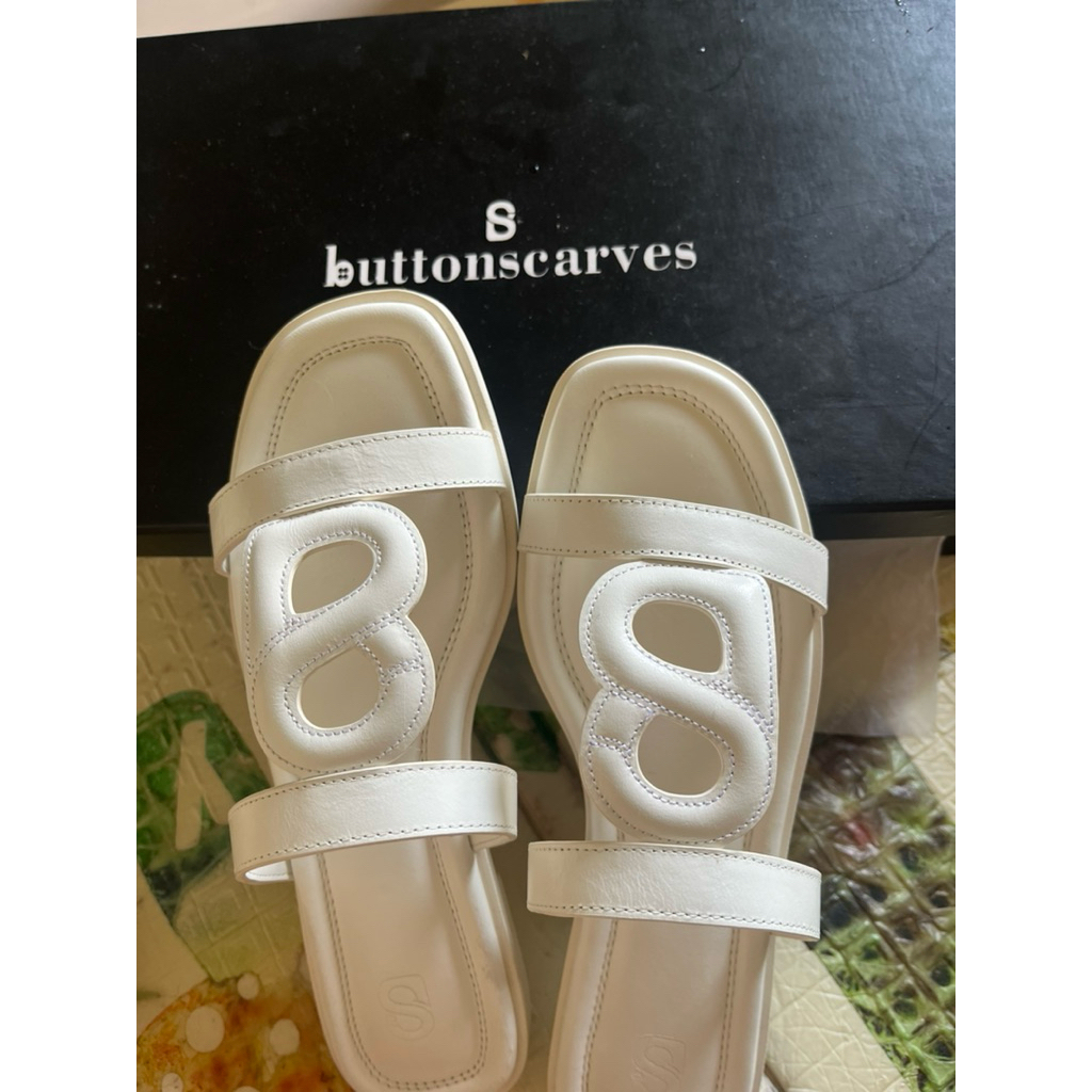 Buttonscarves kefi sandal