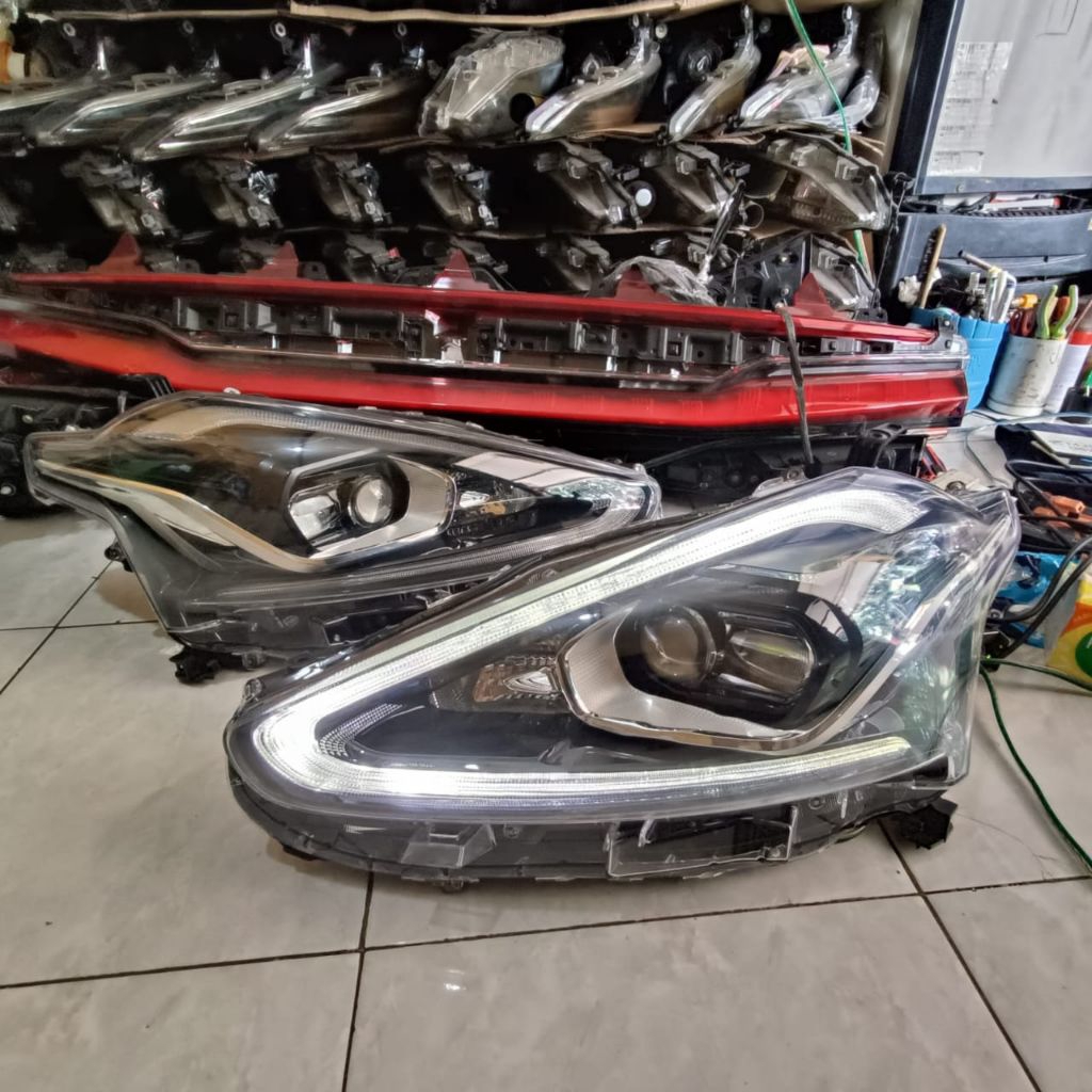headlamp lampu depan sienta