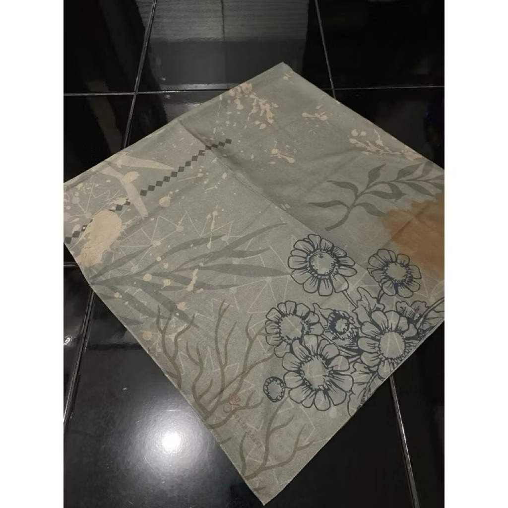 Preloved Vanilla Heaven Lights Maylady Pulchragalley louisaluna purukambera  kamila wardrobe scarf s