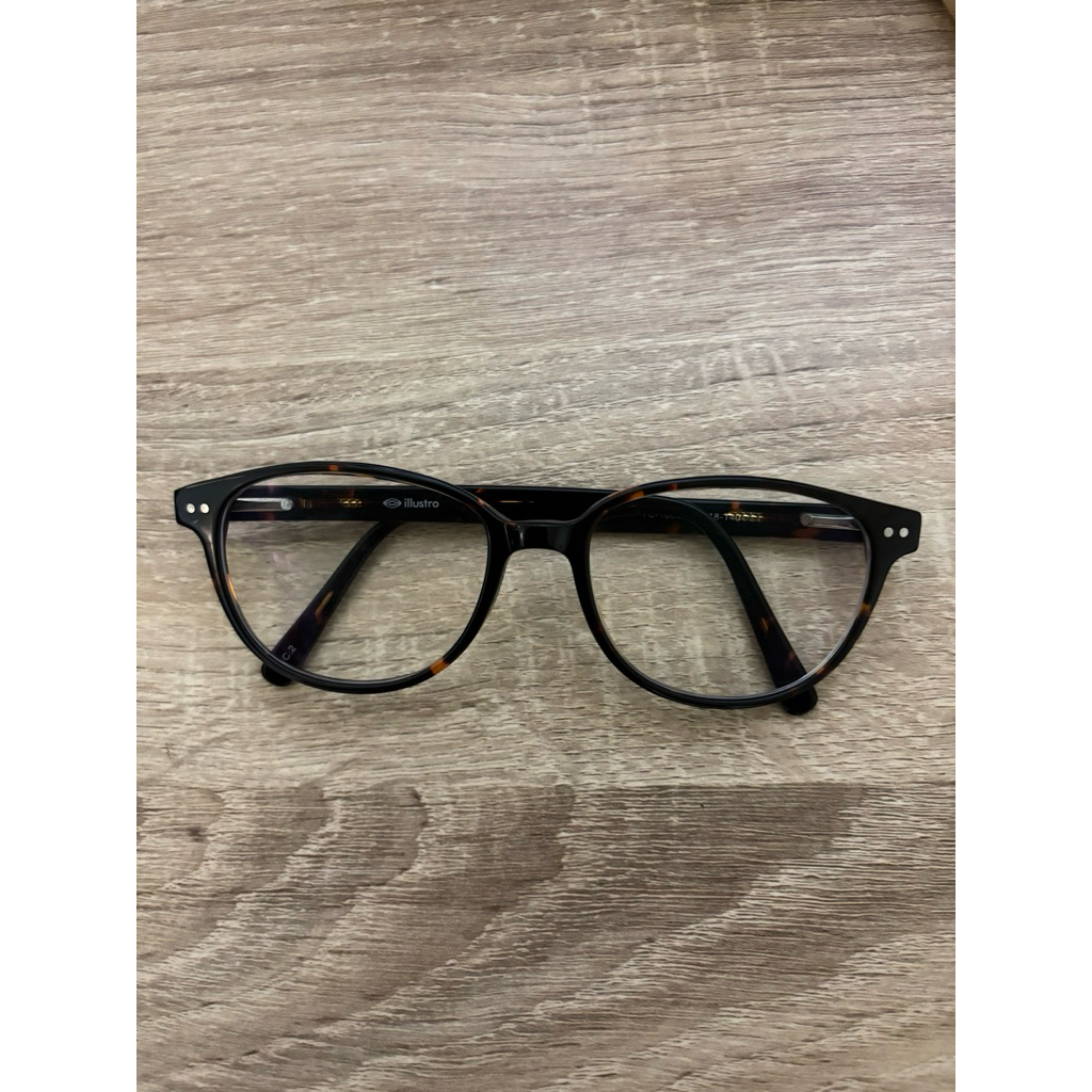 Frame kacamata illustro // optik melawai