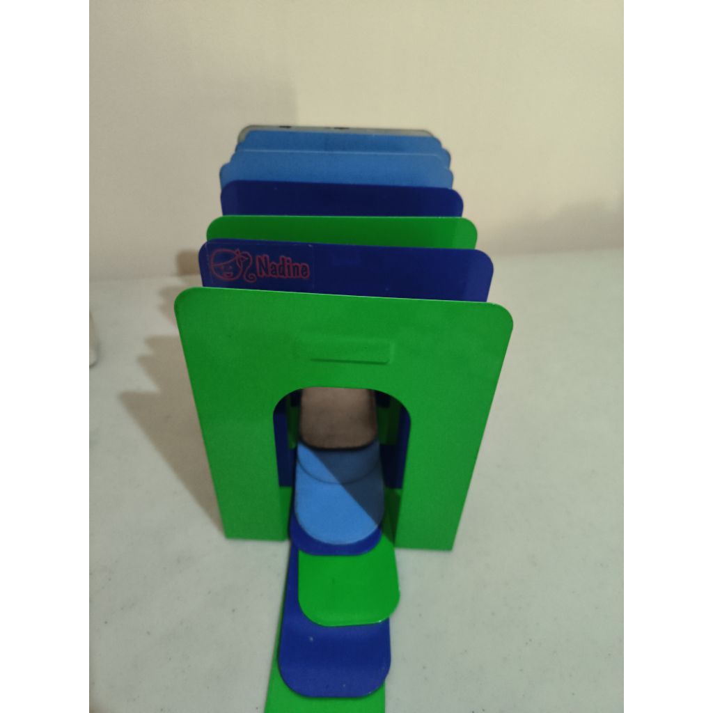 

PEMBATAS BUKU BESI LION NO. 7