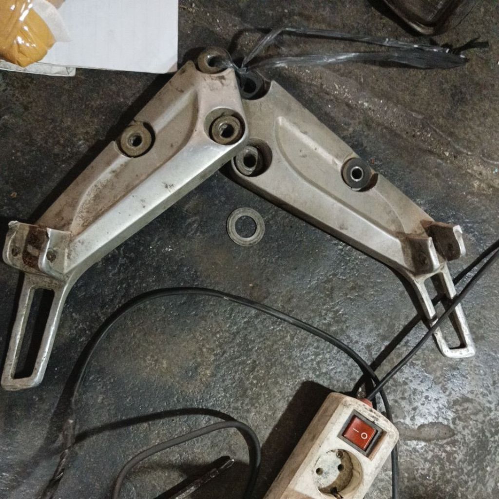 footstep belakang supra x lama