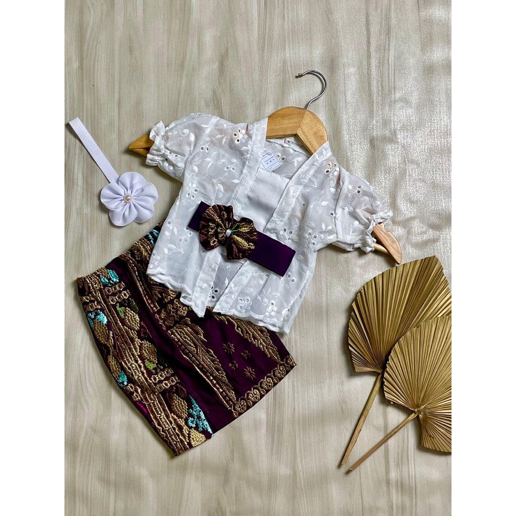 Setelan Kebaya Bayi 3 Bulan/Setelan Adat Bayi 3 Bulan/Set Kebaya Bordir 3 Bulan/Set Kebaya Embroider