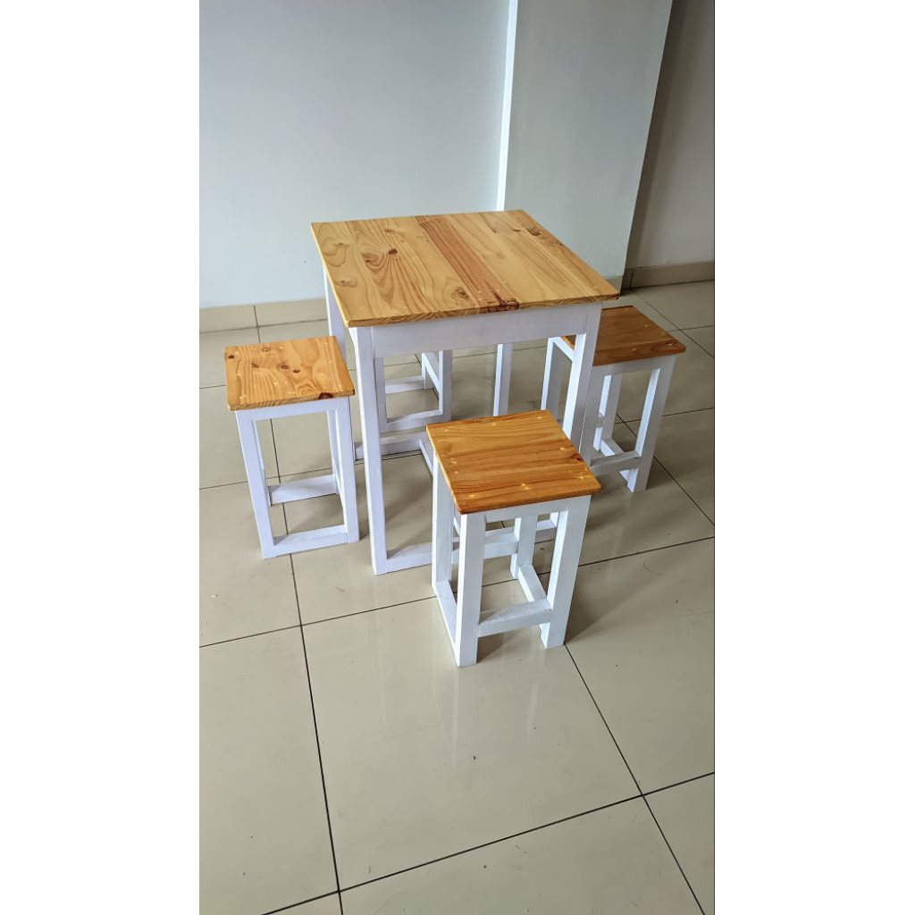 Set Meja Kursi Cafe Kayu Minimalis – Bekas 1 Bulan, Kondisi Mulus