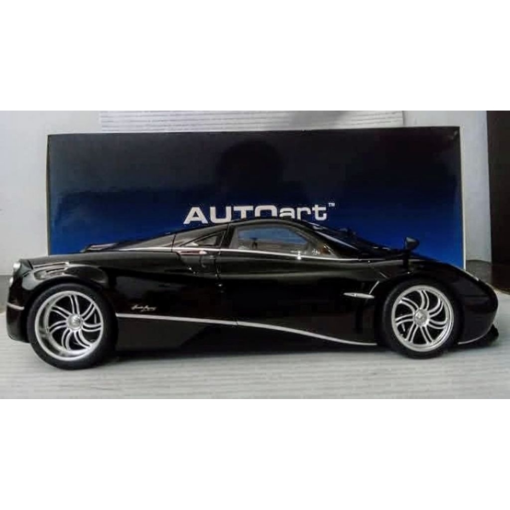 Pagani Huayra by Autoart skala 1:12