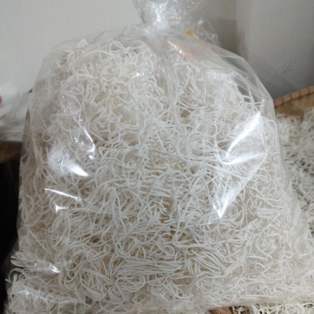 

Cehuntiau kering 1 kg Ce hun tiau Cendol kanji Pontianak Asli ( sagu gunting)