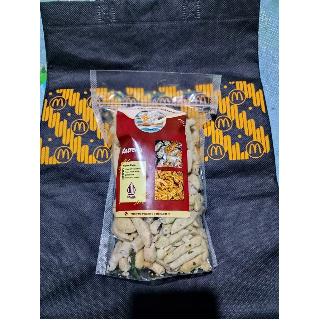 

Basreng original daun jeruk || Basreng Pedas daun jeruk || berat 250gram 100% halal