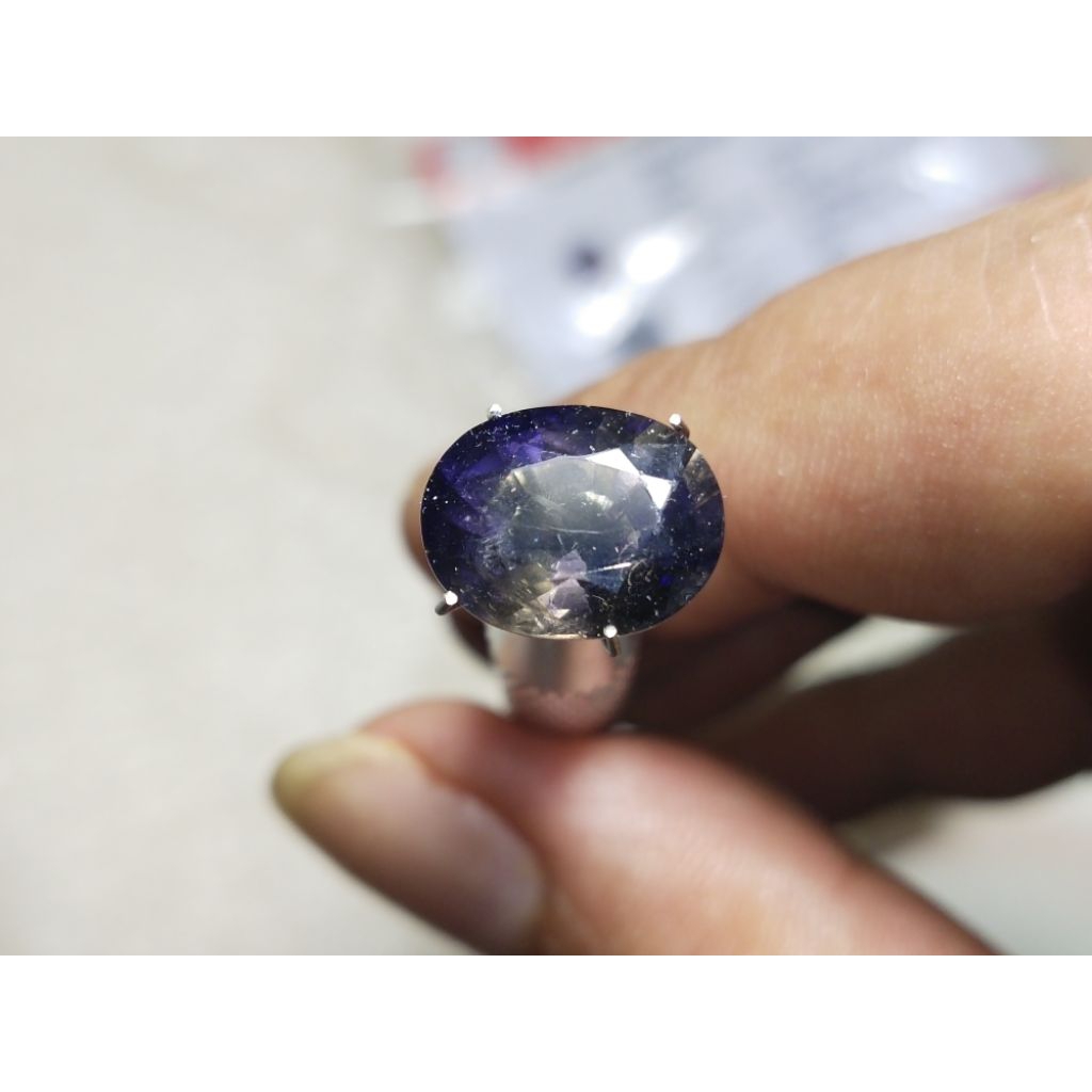 Natural Tricolor iolite Istimewa dan langka Memo CGL