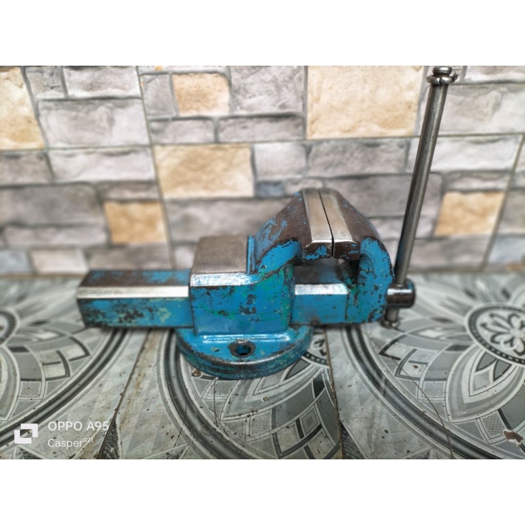 Ragum Besi 4½ Inchi Matador Germany