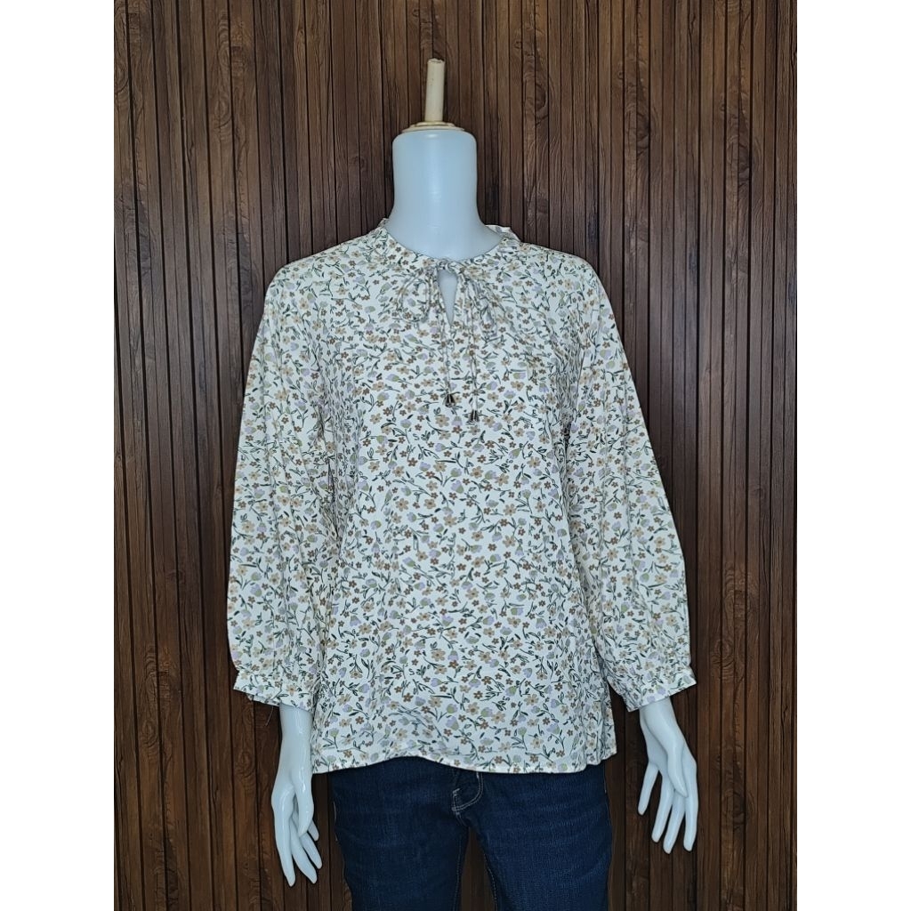blouse bunga-bunga St. Yves -New