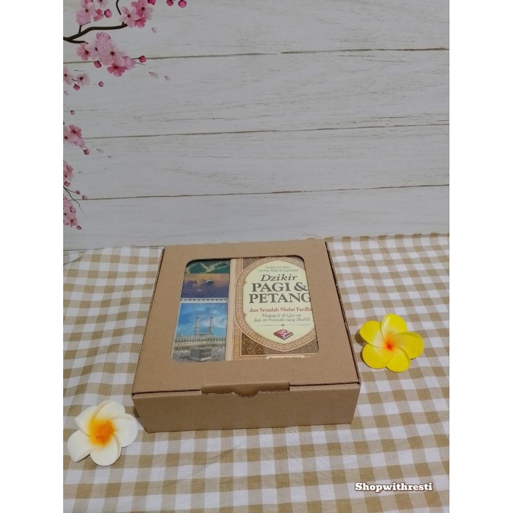 

Gift From Hajj | Gift from Umrah | hadiah umroh | hadiah haji | paket kemasan box (tanpa makanan) | paket kemasan paperbag (tanpa makanan)