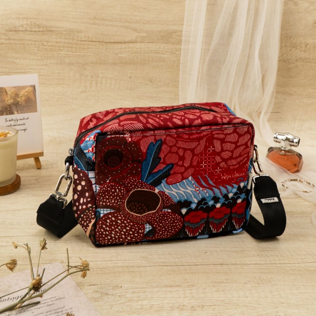 Koleksi Series - Sling Bag Puspa Langka (Rafflesia Arnoldii)
