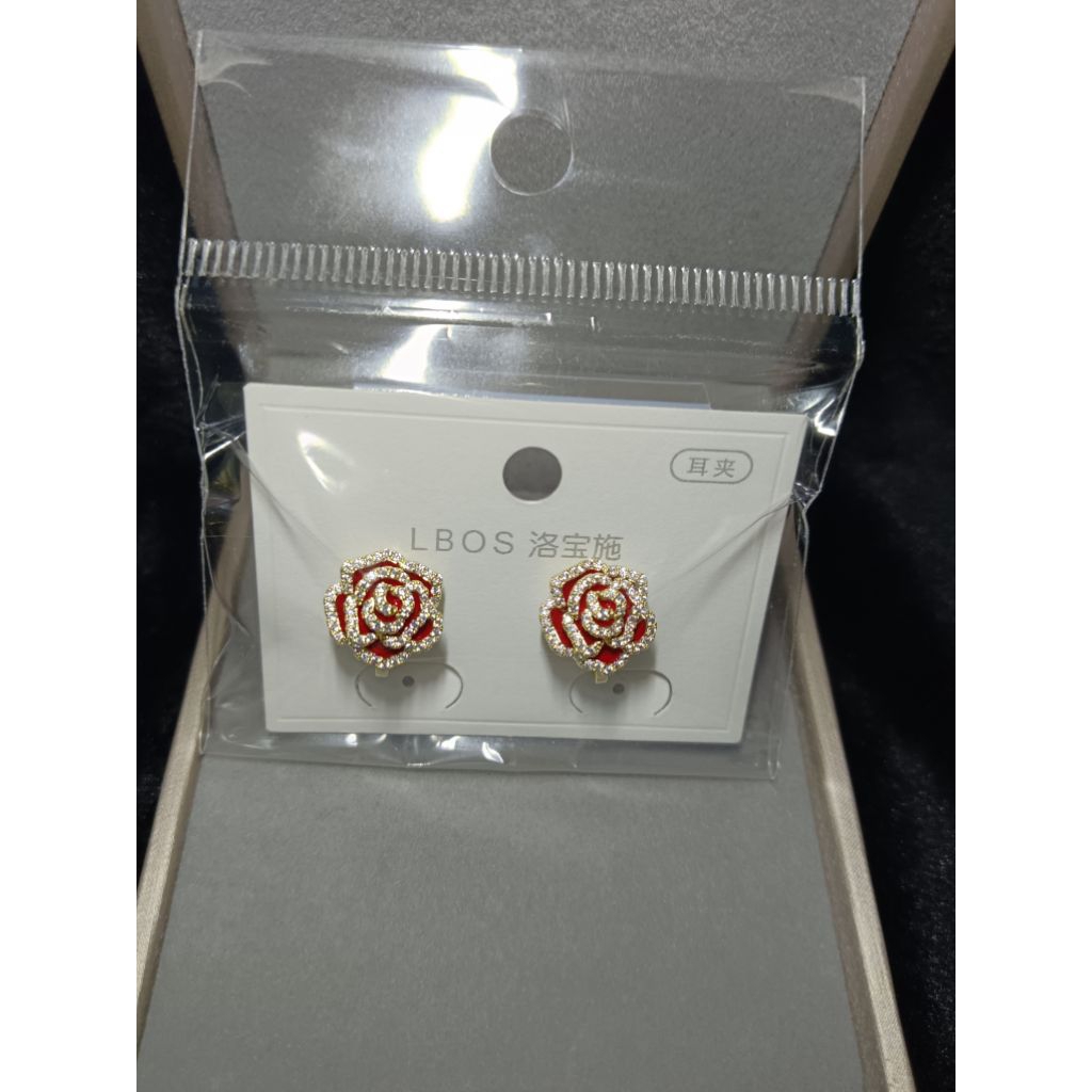 anting bunga merah