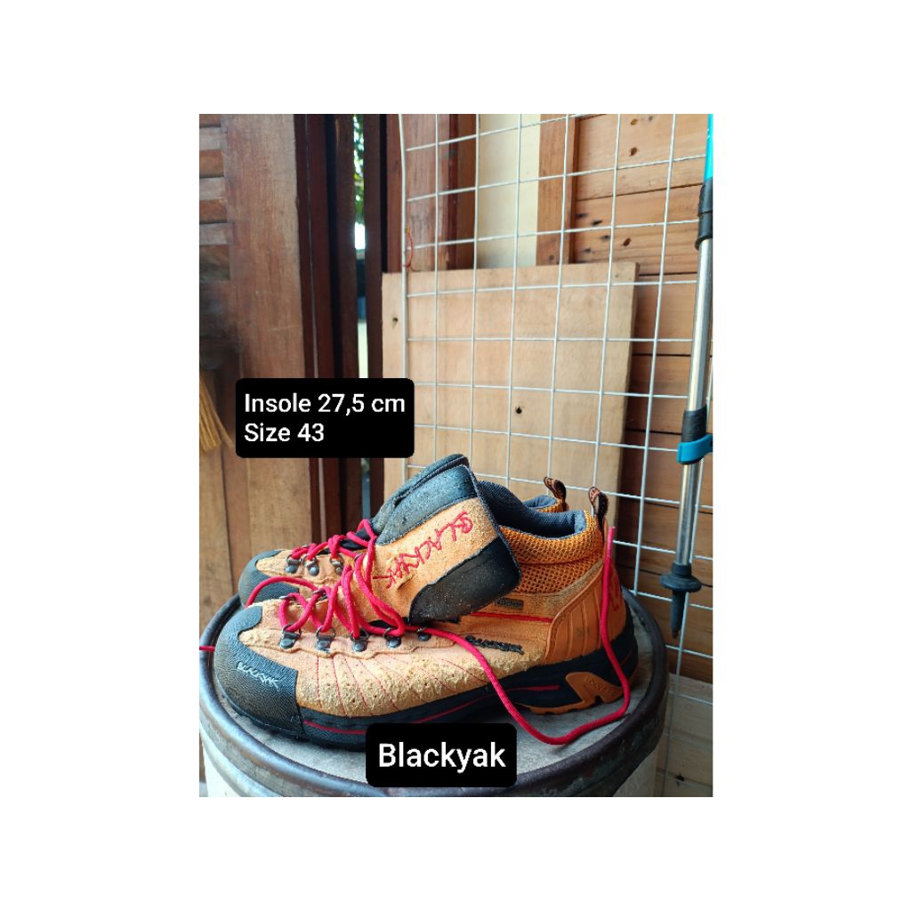 sepatu gunung second blsckyak size 43