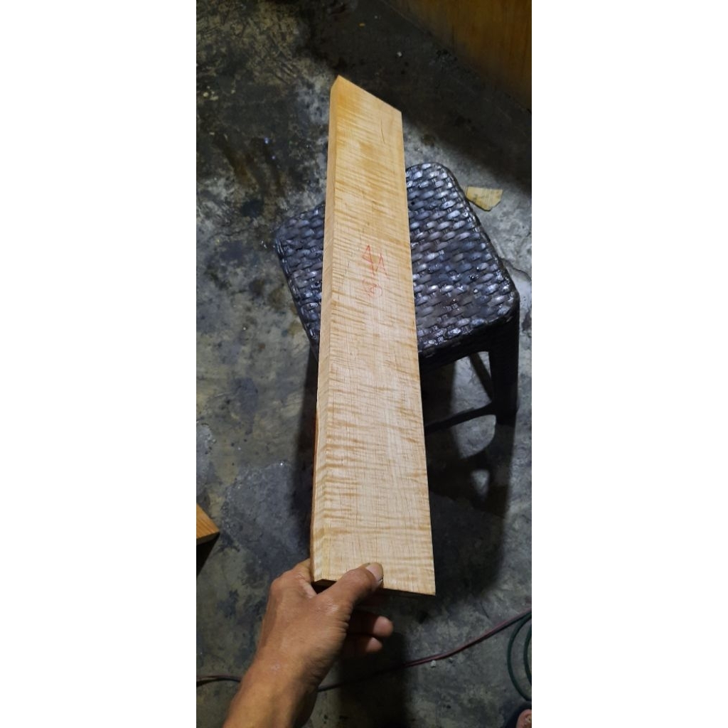 maple flame bahan neck gitar