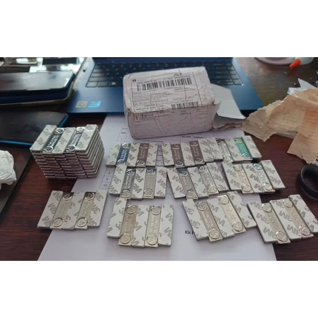 

Magnet Nametag Stainless Satuan include Double Tape