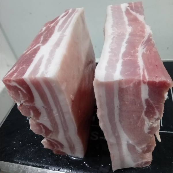 

Samcan Babi Lokal Berlapis Daging Dan Lemak 5 Lapis 1 Kilogram Kulit Bersih Tidak Ada Bulu Vacuum Packaging