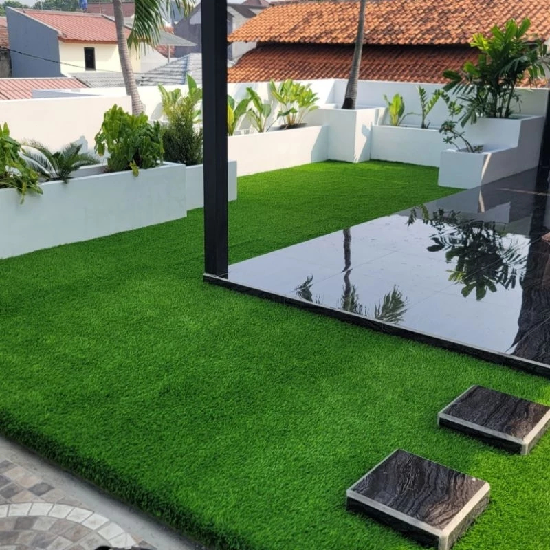 Karpet Rumput Sintetis Premium Rumput Palsu Bermuda untuk Dekorasi Lantai Taman Luar Ruangan