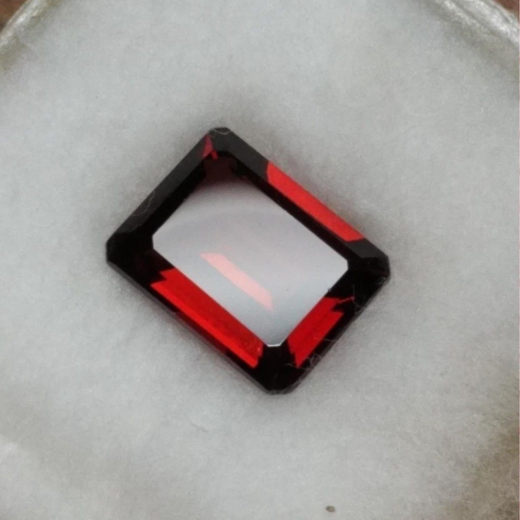 natural garnet pyrope