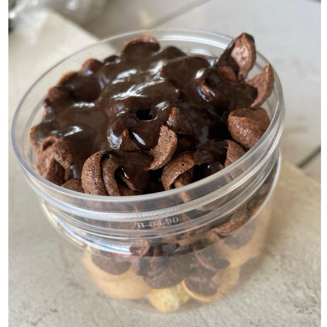 

JARLICIOUS - Cookies and cereal snack lumer in jar. CHOCO HUG
