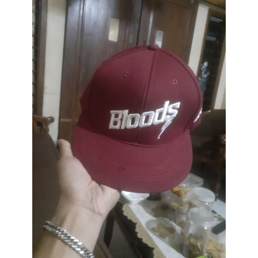 topi snapback bloods