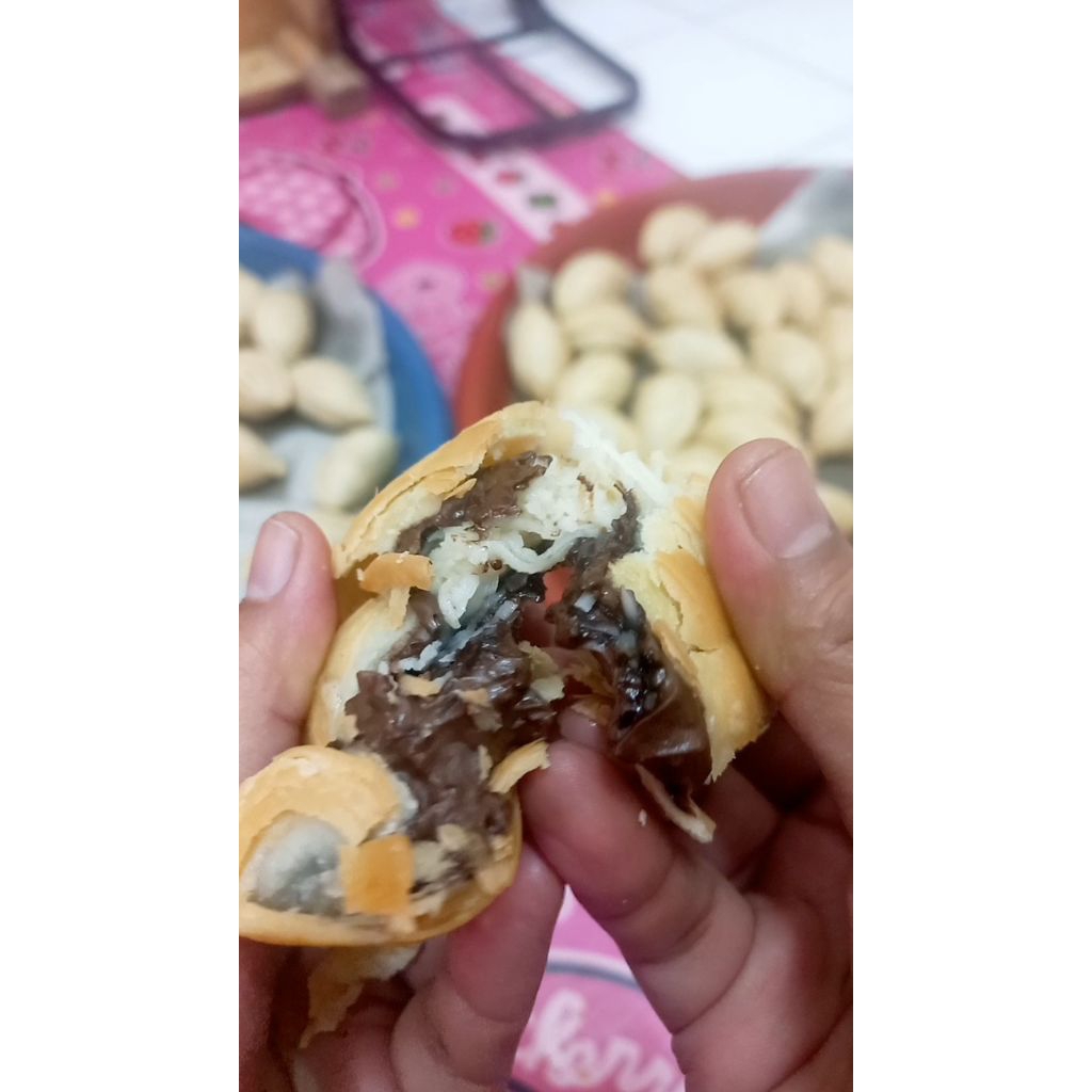 

karipap coklat keji isi 10 pcs/pack