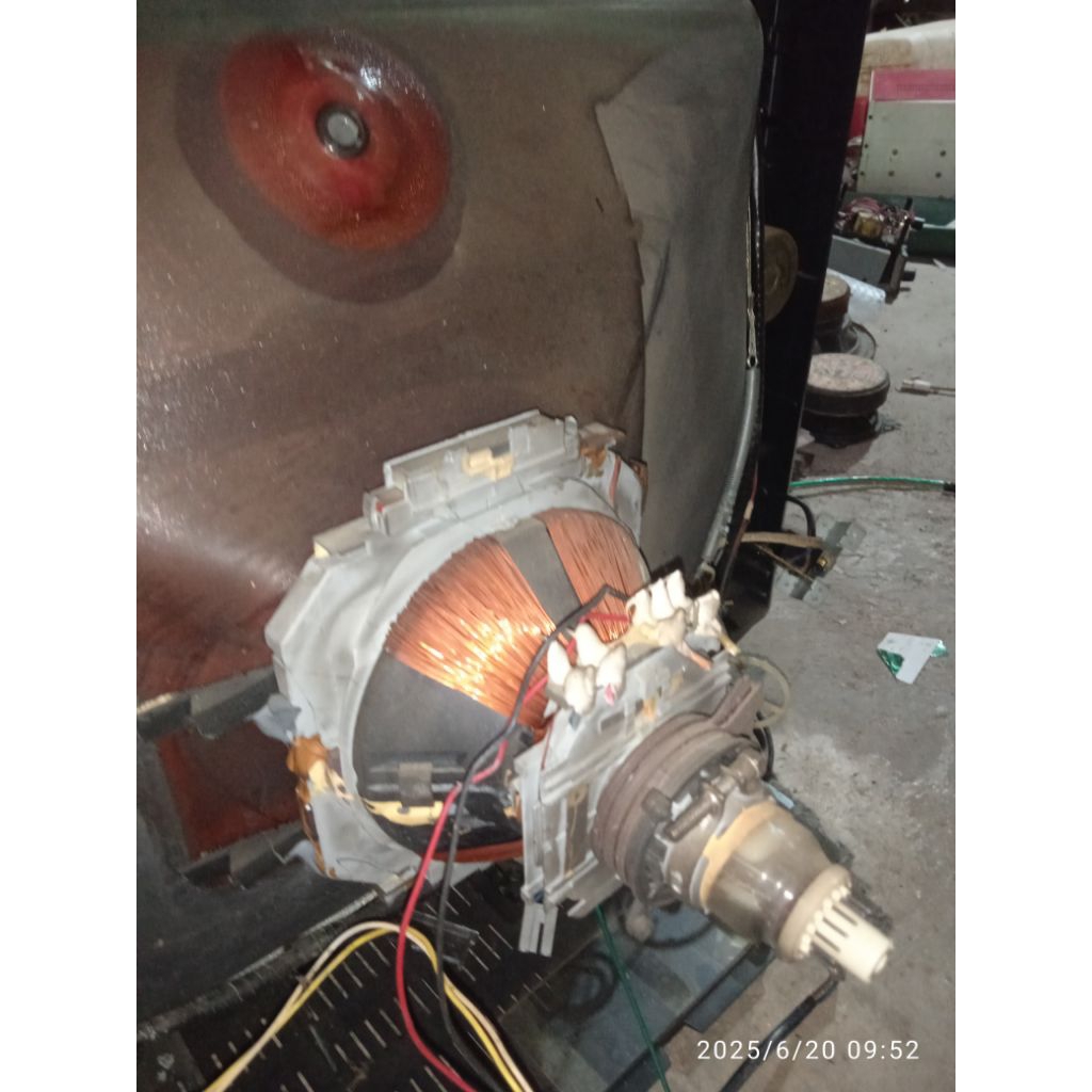 yoke TV polytron slim bekas normal