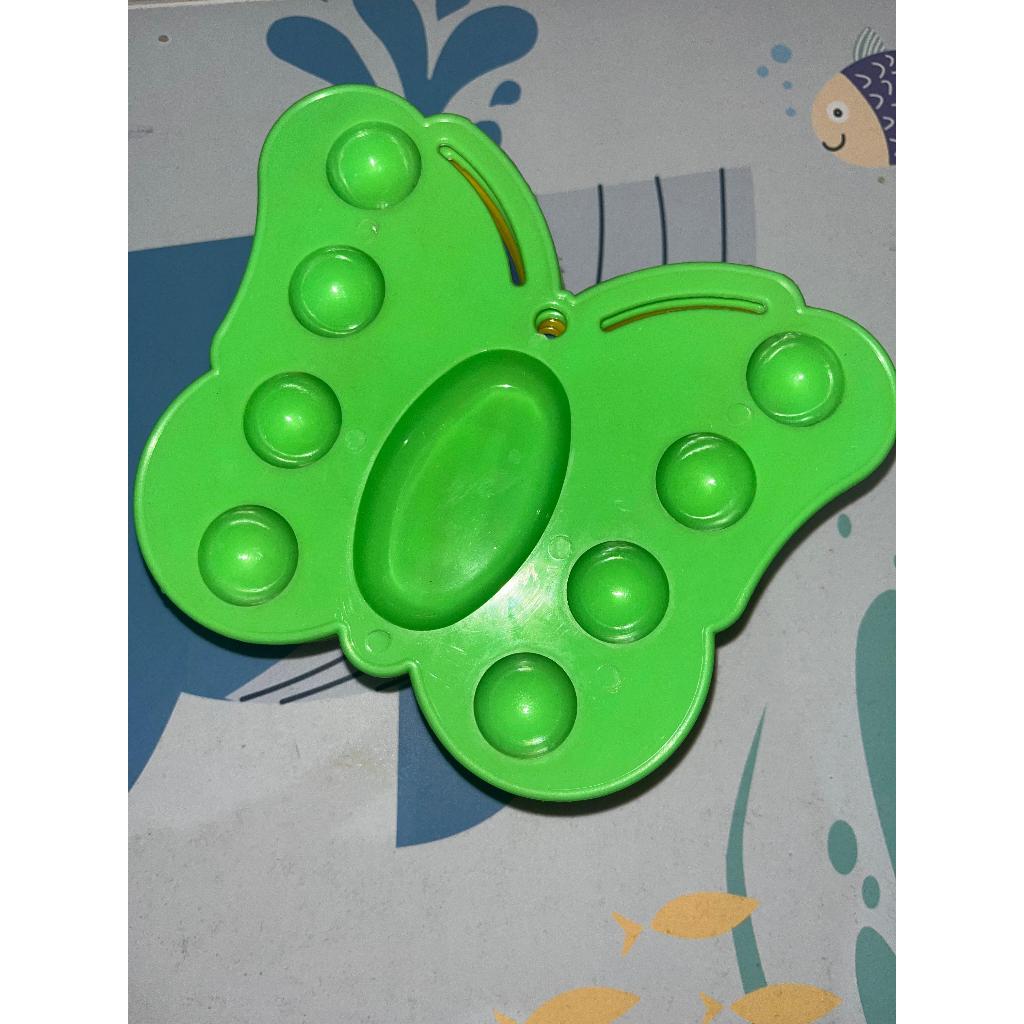 

Palet Cat Air Cat Minyak Bentuk Kupu-kupu