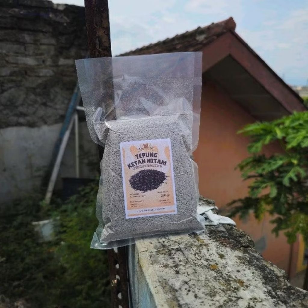 

Tepung ketan hitam Asli Cianjur 1 kg Kemasan vakum