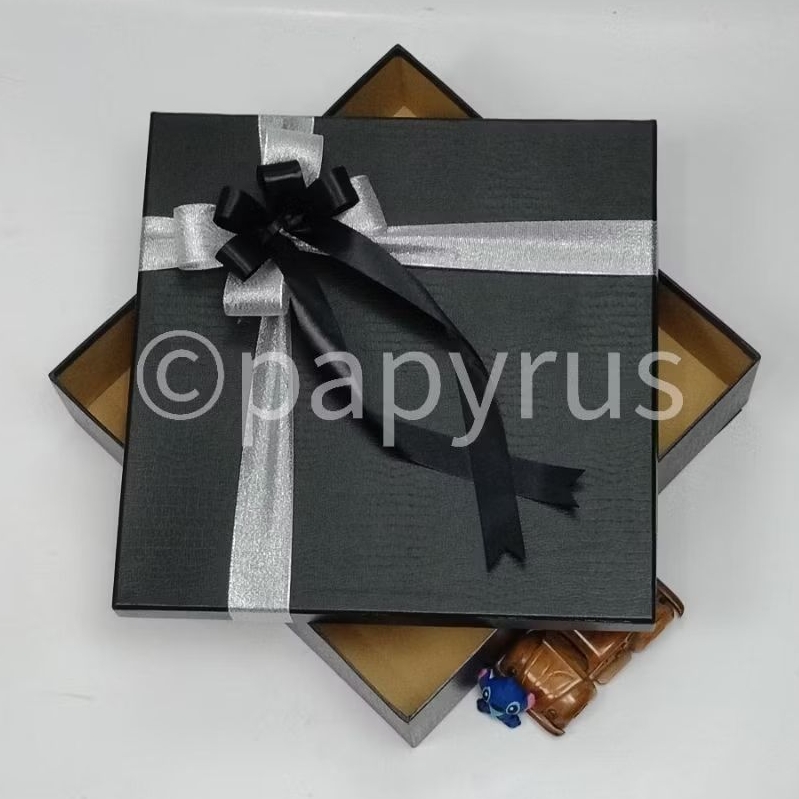 

PAPYRUS 35x35 Tinggi 5cm Kotak Kado Gift Box V3