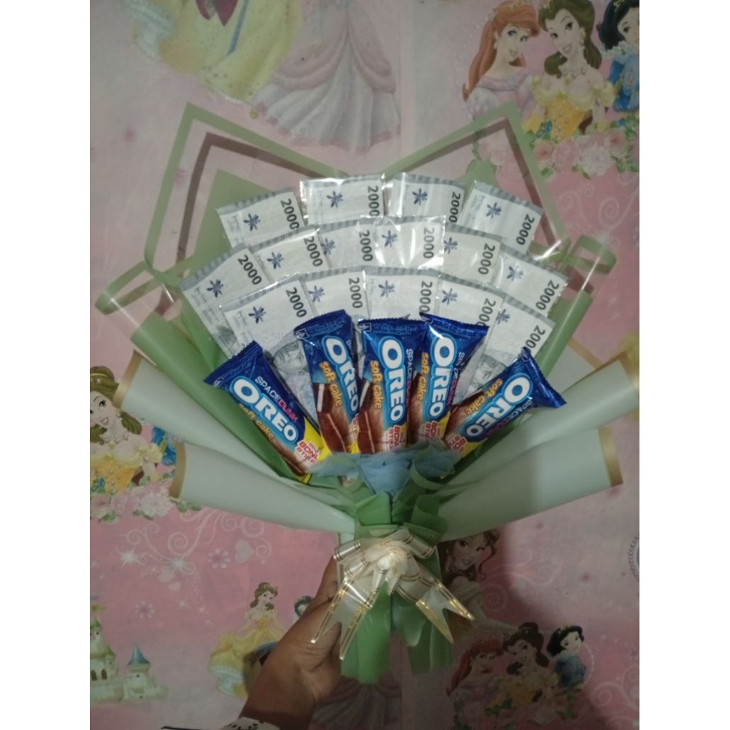 

BUKET WISUDA / ULANG TAHUN OREO CAKE MIX UANG