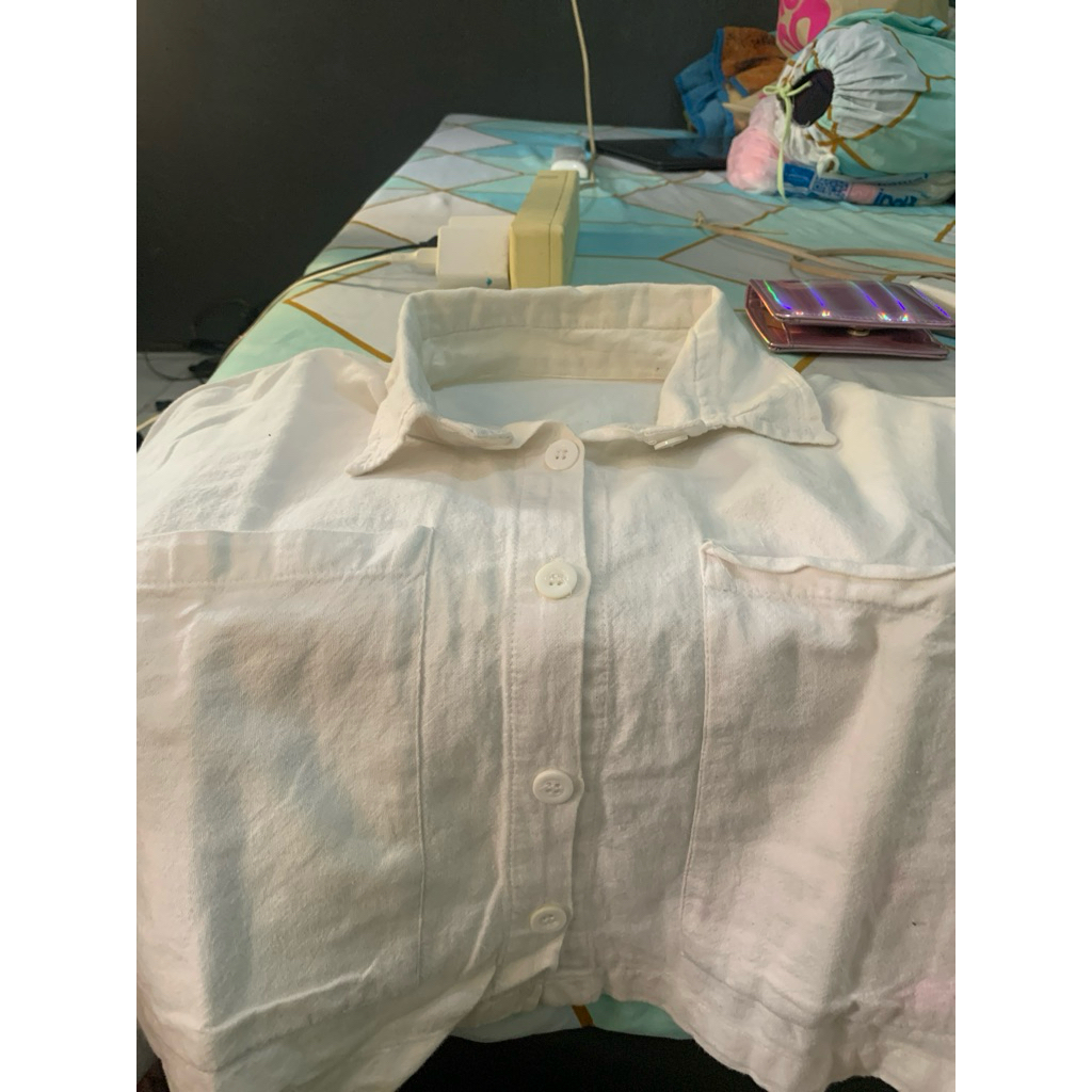 kemeja crop putih