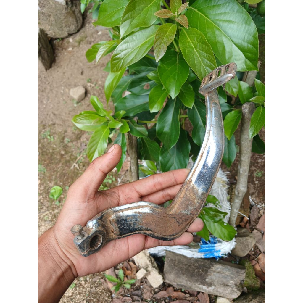 handel pidakan rem belakang satria 2tak