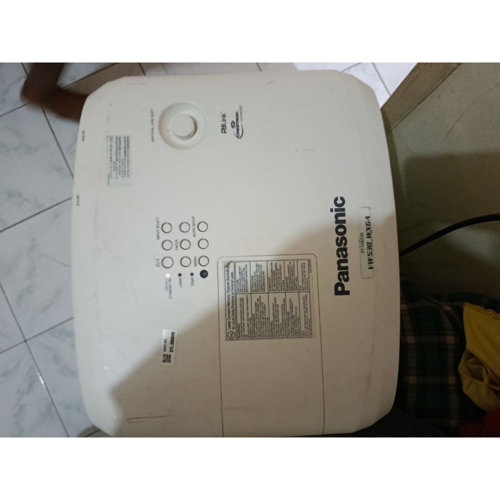proyektor panasonic VW530