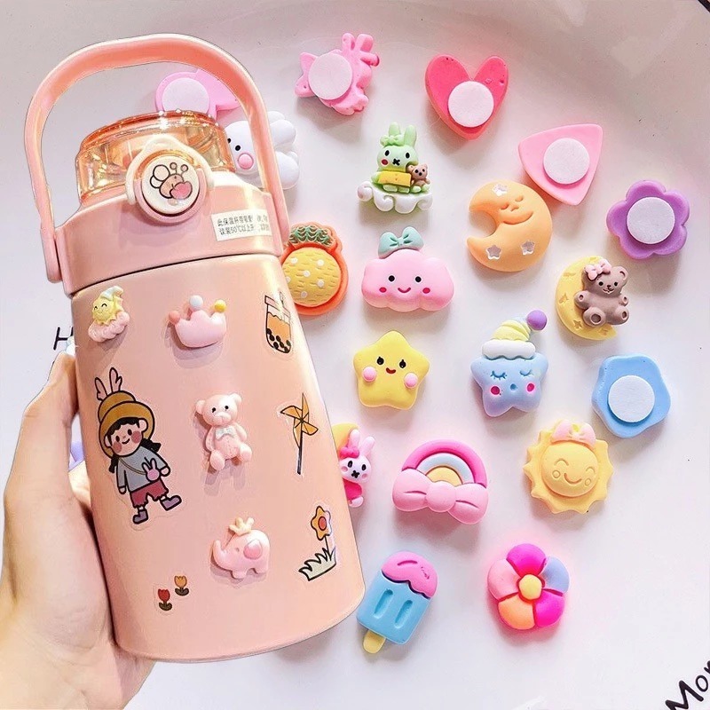 

Sticker 3D 4pcs Botol Minum Viral Karakter / Sticker 3D Tempel Sticker Tumbler Aesthetic Aksesoris