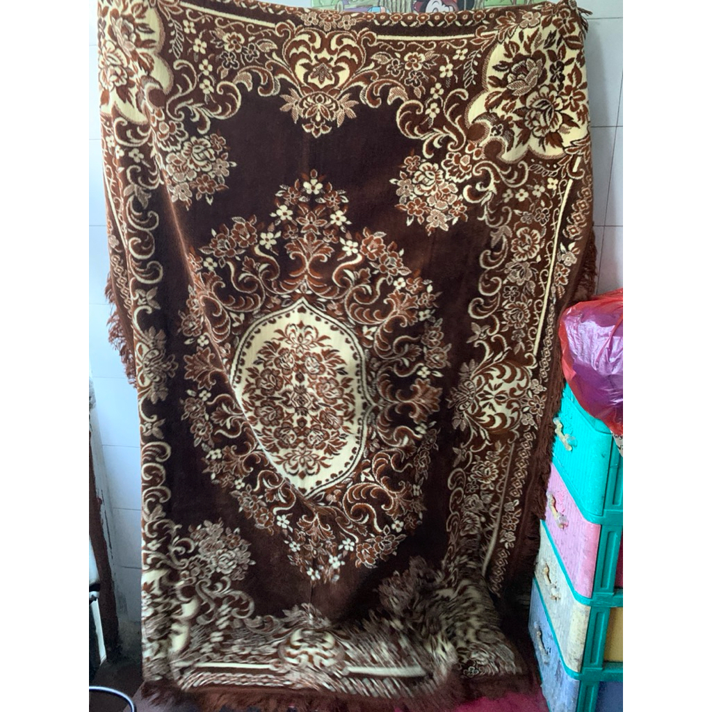 Preloved karpet permadani bulu tebal bagus merk egypt 210 x 150 cm